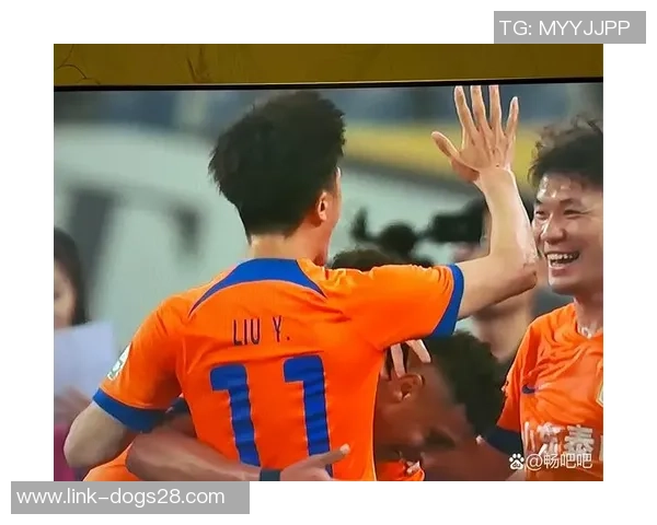 足球张大山的传奇人生与他在绿茵场上的辉煌成就探秘